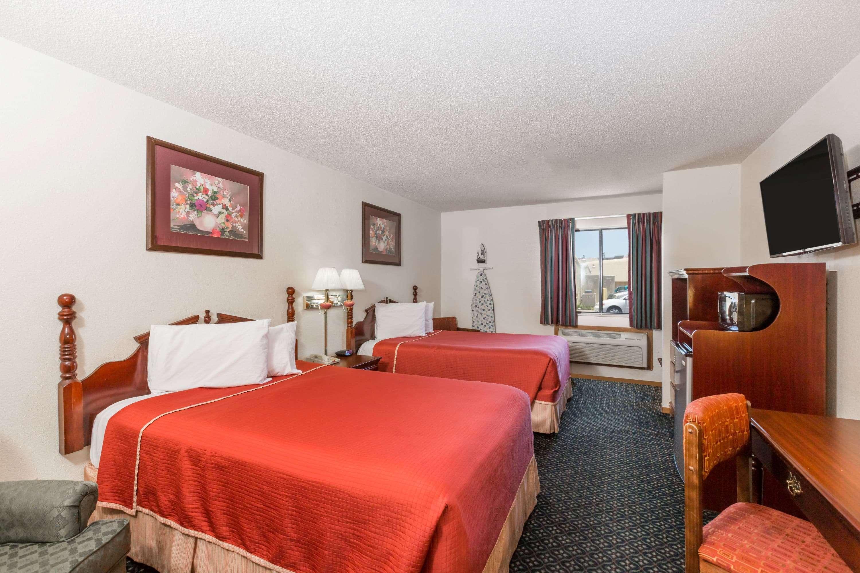 Howard Johnson By Wyndham Wichita Airport Экстерьер фото
